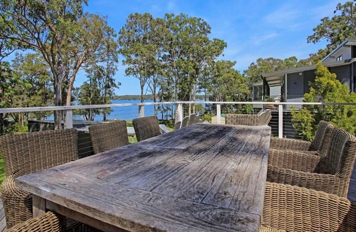 Bundabah House | Welcoming Home by The Cove: Family-Friendly with Kitchen