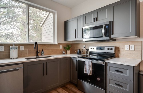 Southern Crossing House | Prime Location Home Near Old Mill with Family-Friendly Amenities