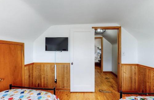 Canton House | HOF Village: Family Retreat with Hot Tub & Game Room