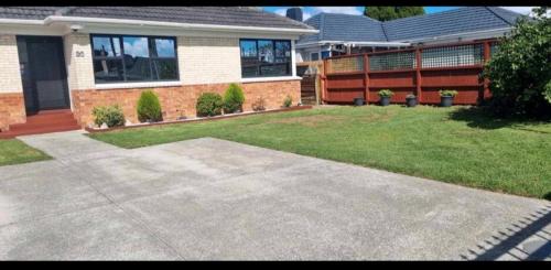 Papatoetoe House | Convenient Home Near Airport and Local Amenities