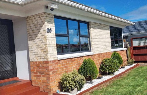 Papatoetoe House | Home close to Amenities and Airport