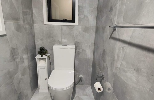 Papatoetoe House | Home close to Amenities and Airport