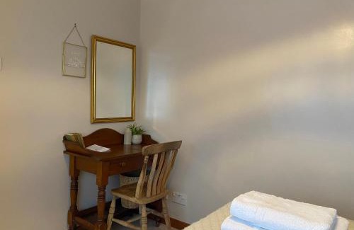 Hartland House | Cozy Retreat Near SW Coastal Path with Family-Friendly Amenities