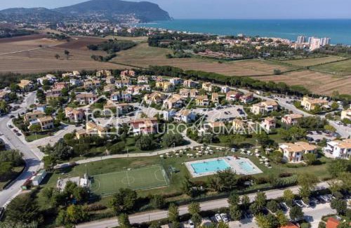 Numana House | Relaxing Retreat Steps from the Sea at Casa di Francy