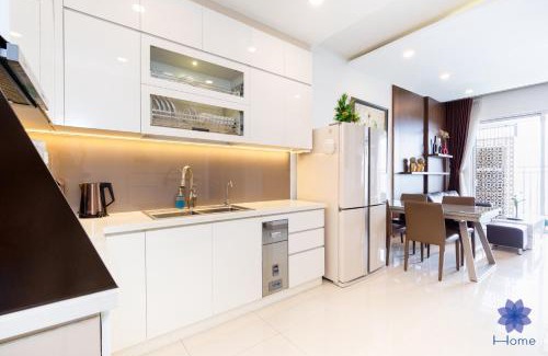 Tan Binh Apartment | Cozy Airport Apartment with Pool, Gym & Pickup Service