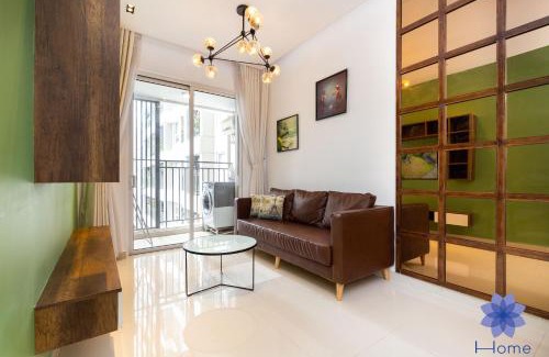 Tan Binh Apartment | Cozy Airport Apartment with Pool, Gym & Pickup Service