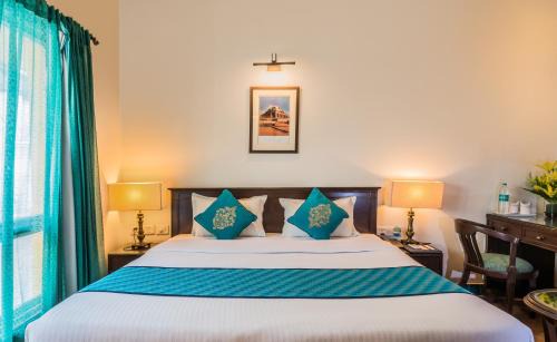 Greater Kailash I Hotel | Cozy Stays at Home@F37 Kailash Colony Metro with Dining