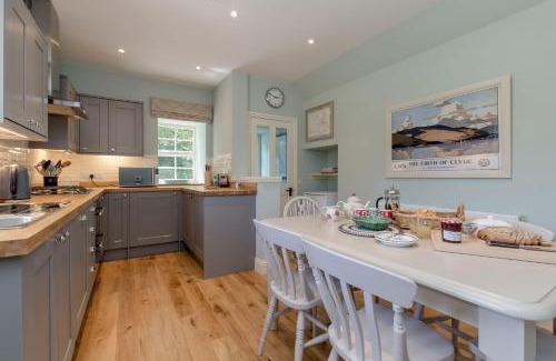 Stranraer House | Home Farm Cottage: Pet-Friendly Retreat with 10/10 Reviews