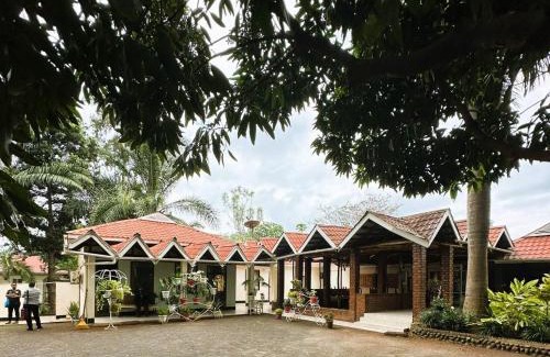 Moshi Cabin | Cozy Neneu Lodge: Guest Rated 9.6 with Family-Friendly Perks