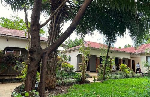 Moshi Cabin | Cozy Neneu Lodge: Guest Rated 9.6 with Family-Friendly Perks