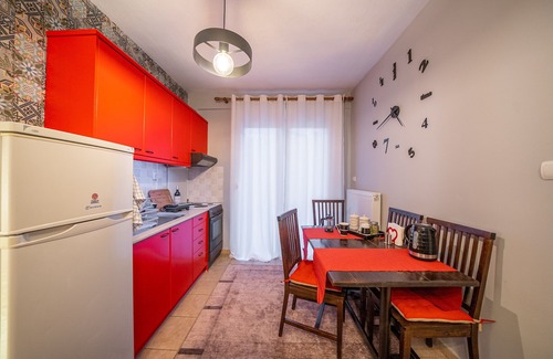 Kozani Apartment | Budget-Friendly Retreat for 2 in Kozani with Kitchen