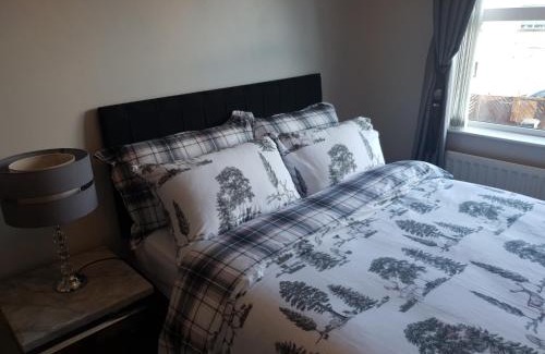 Donaghadee House | Cozy 3-Bedroom Pier Front Retreat with Ocean View