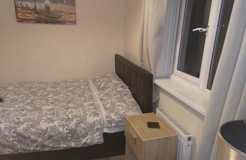 Cribbs Causeway House | Cozy Home From Home with Breakfast & Great Reviews