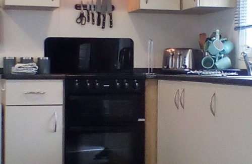 St Leonards-On-Sea House | Cozy Retreat with Ocean Views and Family-Friendly Amenities