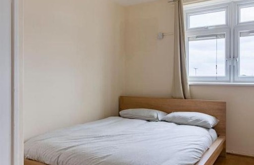 Hackney Downs Apartment | Comfortable Home From Home: Family-Friendly with Kitchen
