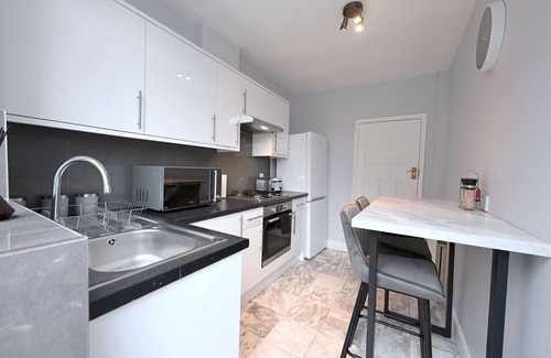 Fryent House | Cozy Retreat: 4-Bedroom House Near Central London
