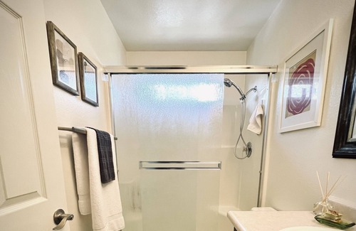 Rohnerville House | Sunny Fortuna Getaway: Pet-Friendly Home & Garden Retreat