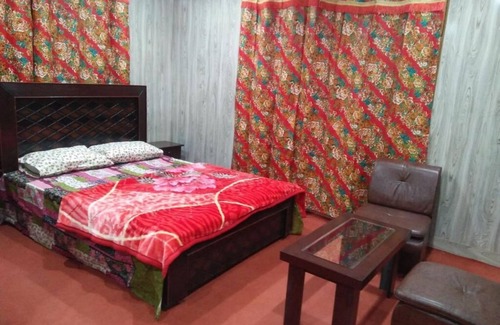 Skardu House | Cozy Home Guest Home: Breakfast Included for Your Stay