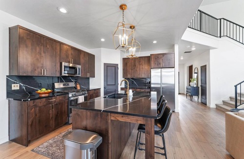 American Fork House | Pet-Friendly Retreat at Lakeshore in American Fork