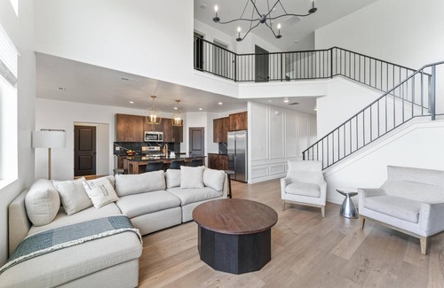 American Fork House | Pet-Friendly Retreat at Lakeshore in American Fork