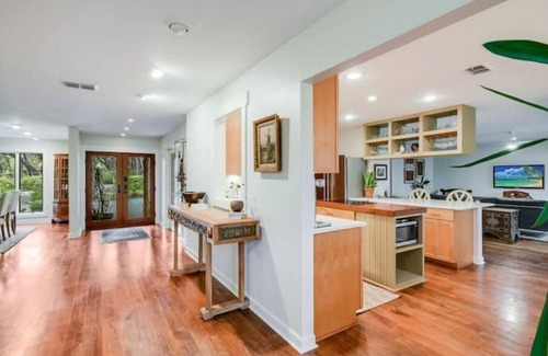 Westlake Terrace House | Cozy Retreat in Austin's Scenic Westlake Hills