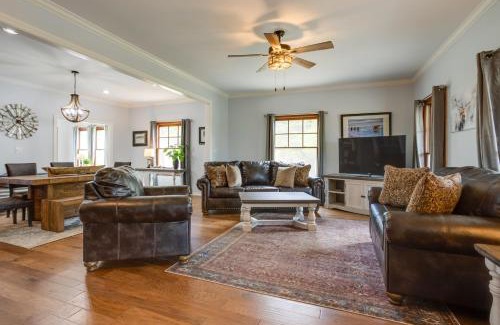 Cedar Valley House | Inviting Home Rental near Cimarron National Golf Club