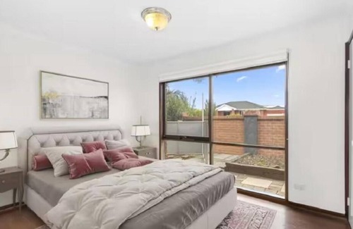 Dandenong South House | Home in Dandenong as comfy as your own home