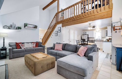 Hamlin House | Family-Friendly Stay at Front of House with Kitchen Access