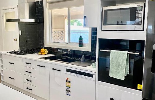 Hillvue House | Inviting Home in Hillvue: Family & Pet Friendly Retreat