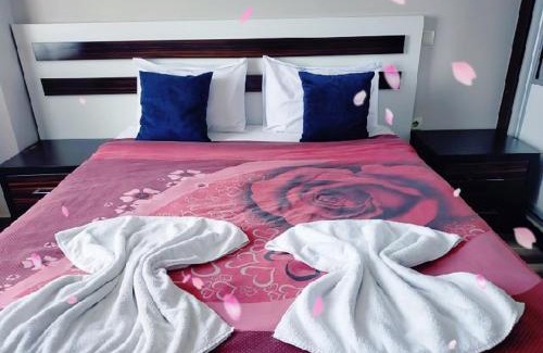 Esenyurt Apartment | Cozy Retreat: Pet-Friendly Getaway with Pool Access