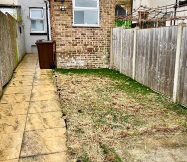 Gillingham Apartment | Pet and Child Friendly Home in Medway Gillingham