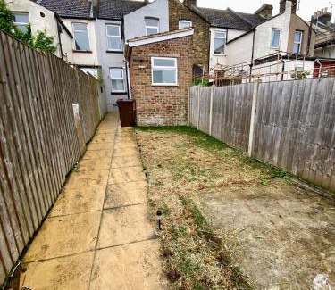 Gillingham Apartment | Pet and Child Friendly Home in Medway Gillingham