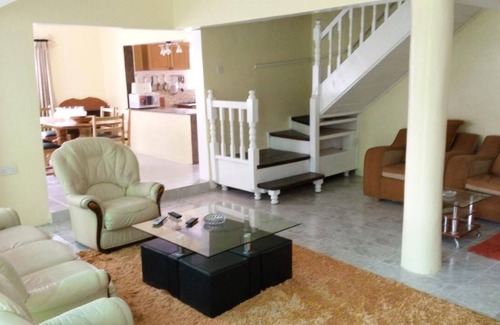 Nanyuki House | Relaxing Retreat in Nanyuki's Leafy Suburbs with Spa