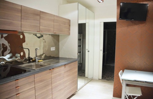 Quartier des Invalides Apartment | Elegant Invalides Flat: Accessible Stay in Paris