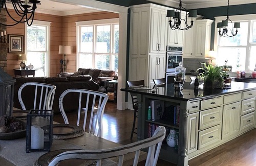Dickson House | Peaceful Oasis Close to Downtown Nashville Retreat