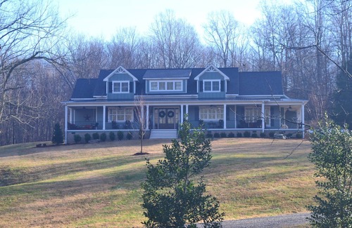Dickson House | Peaceful Oasis Close to Downtown Nashville Retreat