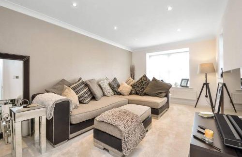 Southsea House | Ideal Southsea Retreat: Pet Friendly & Steps from the Sea