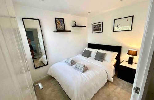 Southsea House | Ideal Southsea Retreat: Pet Friendly & Steps from the Sea