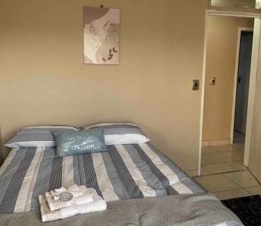 Greater Johannesburg Metropolitan Area House | Inviting Retreat in Suideoord, Jhb South - Rated 9.4/10