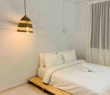 Kuala Terengganu House | Relax at Tokmi Retreat: Family-Friendly with Garden Views