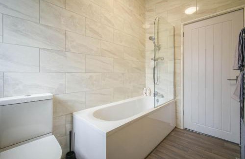 Accrington House | Cozy Retreat in the Heart of Accrington - Pet Friendly Stay