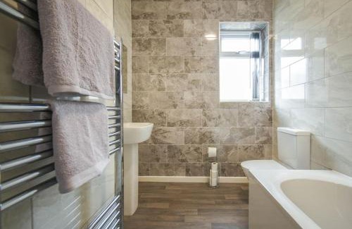 Accrington House | Cozy Retreat in the Heart of Accrington - Pet Friendly Stay