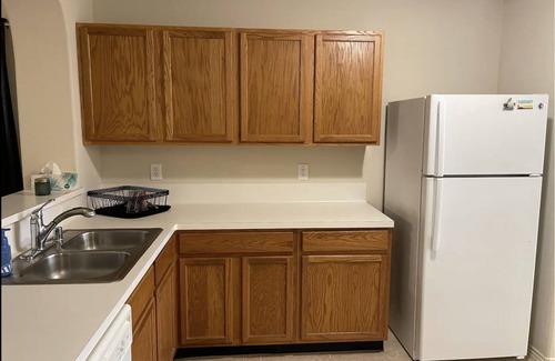 Southbelt/Ellington House | Cozy Retreat in the Center of Houston with Spa and Breakfast