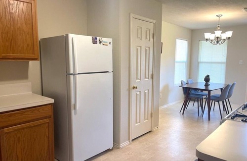 Southbelt/Ellington House | Cozy Retreat in the Center of Houston with Spa and Breakfast