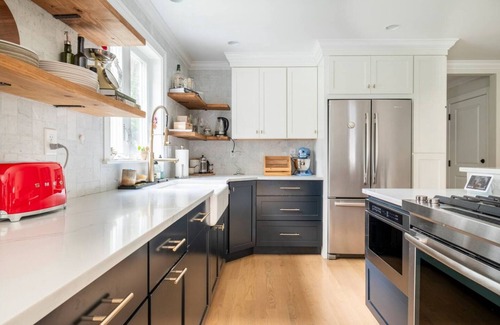 Woburn House | Perfect Getaway in Woburn - Family & Pet Friendly Retreat!