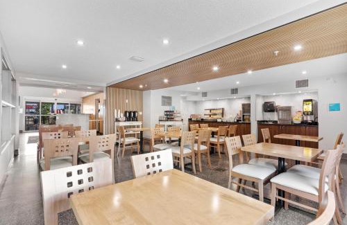 Lloydminster Hotel | Pet-Friendly Home Inn and Suites with Pool in Lloydminster