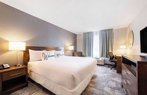 Lloydminster Hotel | Cozy Home Inn and Suites Lloydminster with Pool & Spa
