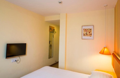 Futian Hotel | Inviting Home Inn Shenzhen Zhuzilin: Family & Accessible Stay