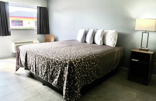 Apopka Hotel | Elevated Comfort at Home Inn & Suites Orlando-Apopka
