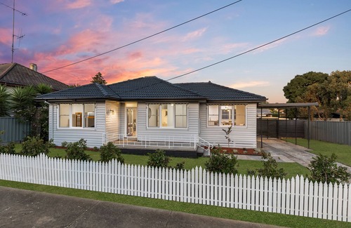 Bendigo House | Comfort Awaits at Home is Here - Rated 10/10!